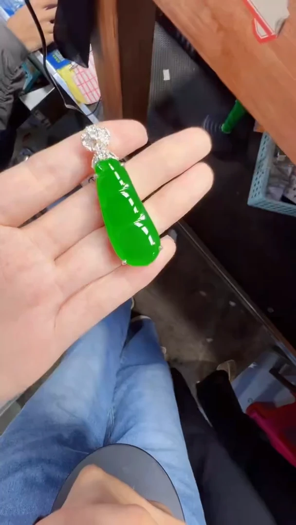 未镶嵌定制翡翠翡翠A货有轻微色差属于正常现象，豆子多样性发货1
