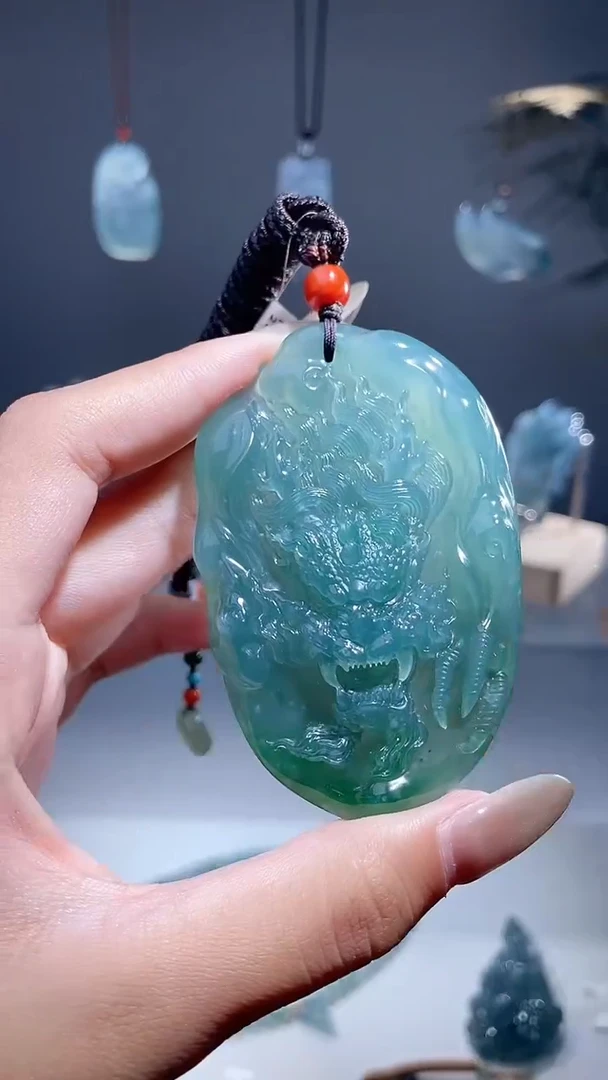 颈饰未镶嵌翡翠龙牌