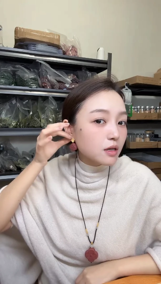 泥塑红麝息肌花花合香耳坠