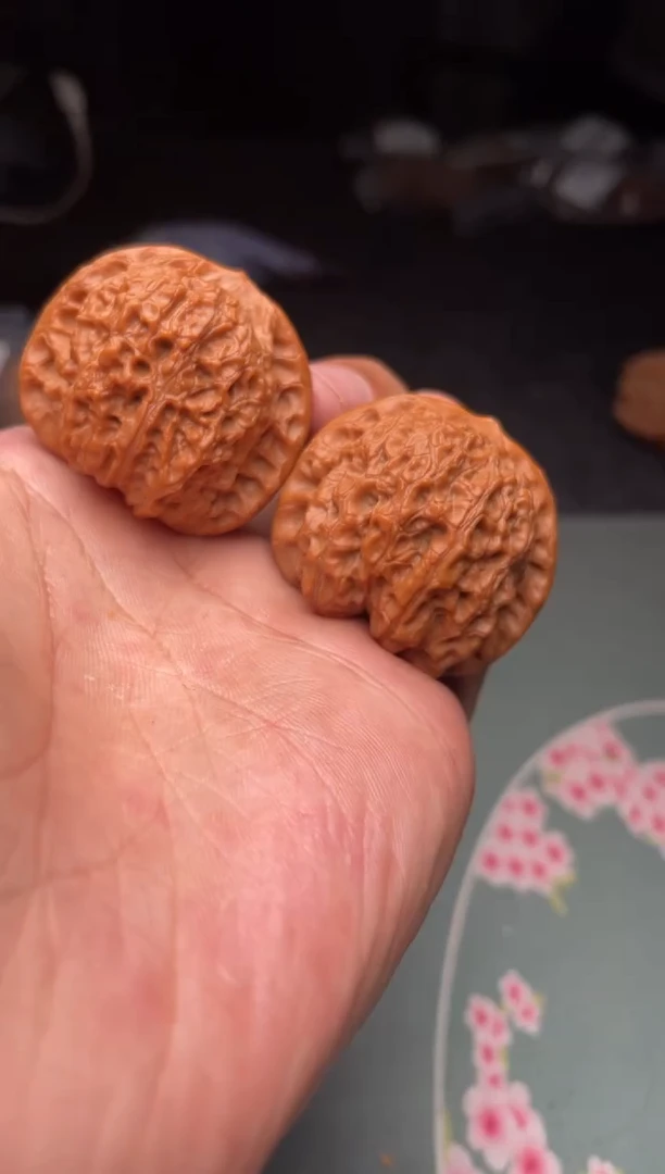 把件文玩核桃a34   血麒麟   38尺