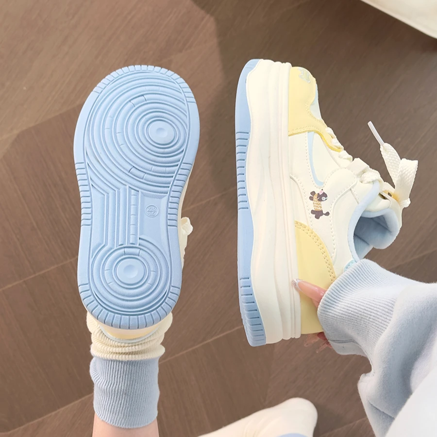 人本可爱腊肠狗小白鞋女配裙子2025冬季新款加绒不累脚厚底板鞋女