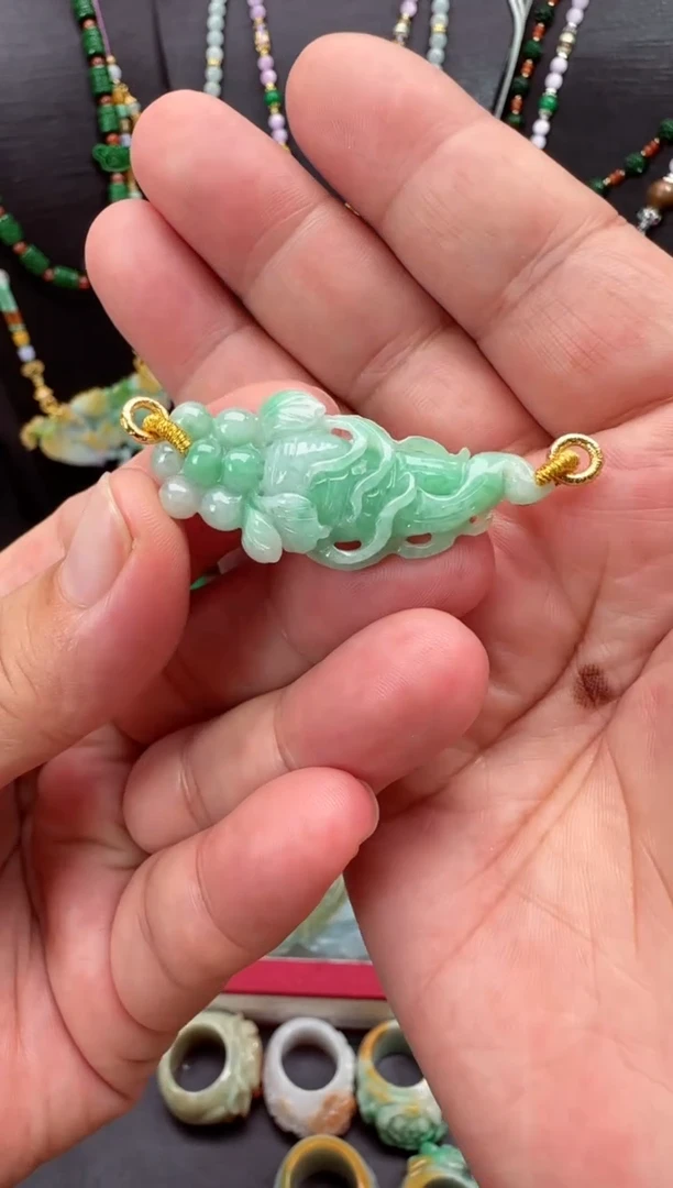 颈饰未镶嵌翡翠吊坠1