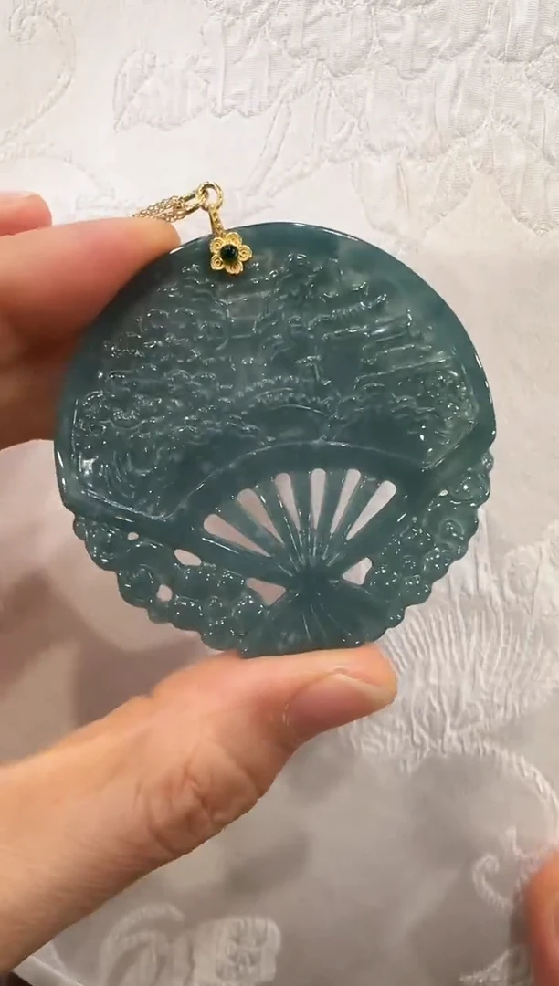 翡翠未镶嵌颈饰国风
