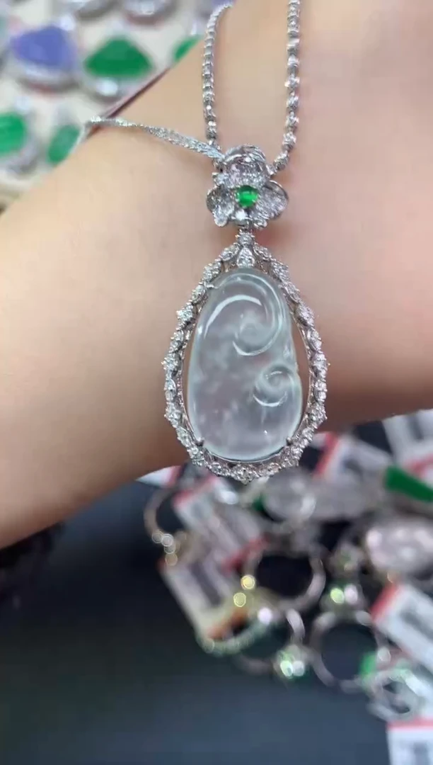 吊坠(不含链)18K金镶嵌翡翠吊坠(不含链)|6800