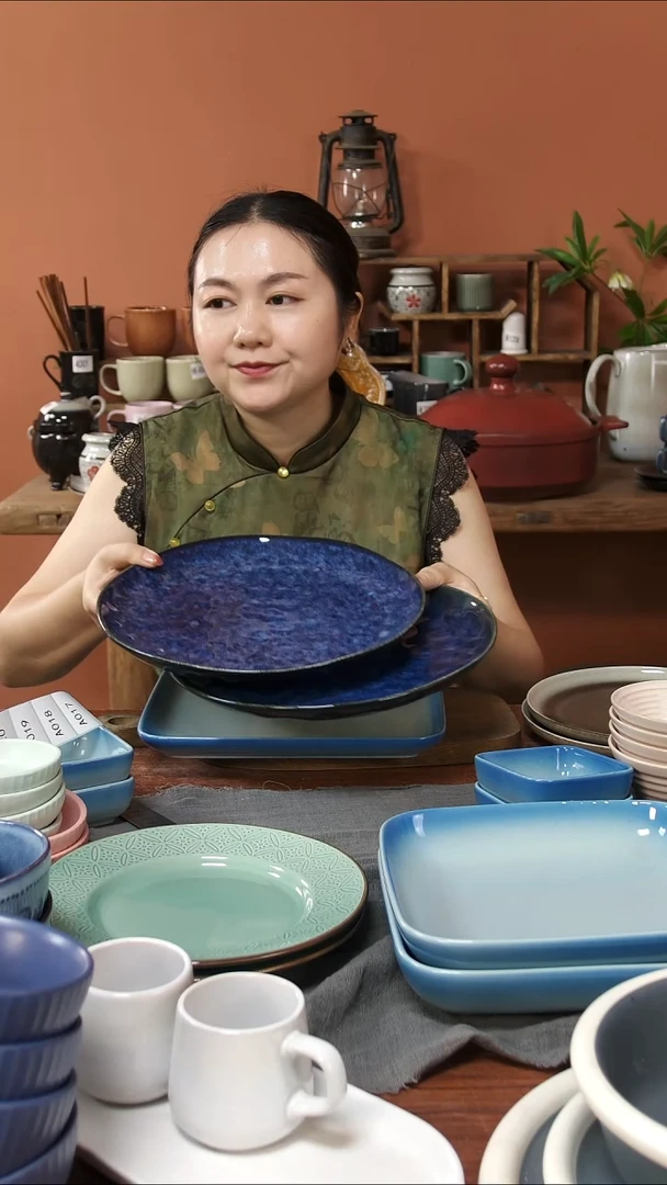 陶瓷1012陶瓷窑变蓝盘子2件套瑕疵明显