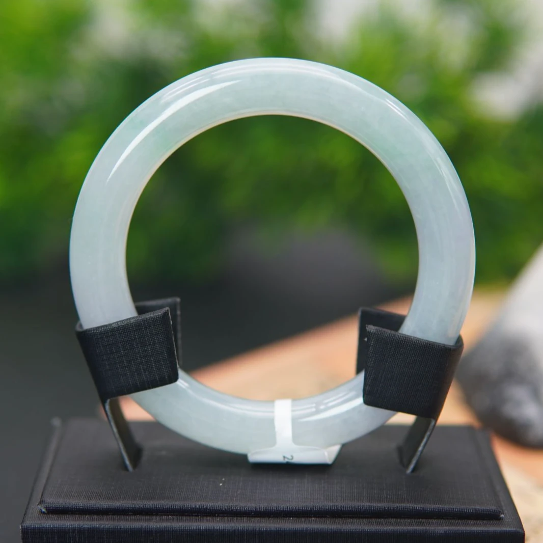 晴底55圆条成品女款翡翠手镯50021