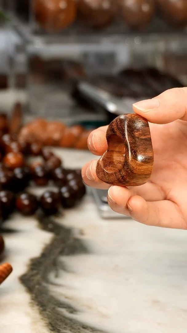 黄花梨/降香黄檀与**尘海黄随型扳指料