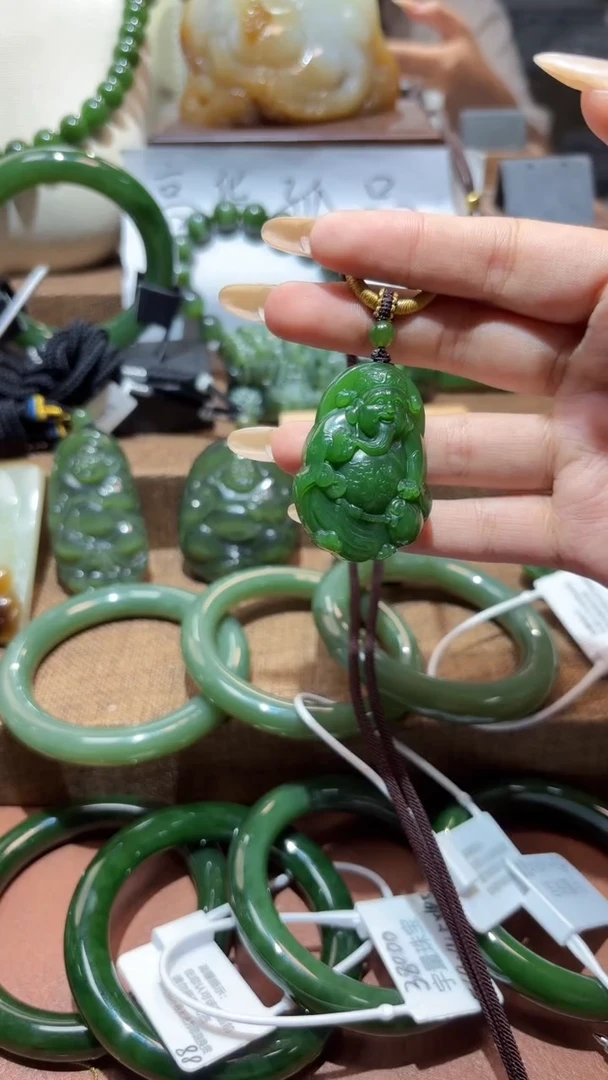 颈饰未镶嵌和田玉（碧玉）1