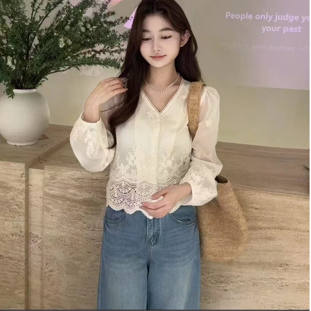 韩版设计感小众蕾丝拼接衬衫春季新款时尚宽松百搭减龄衬衣
