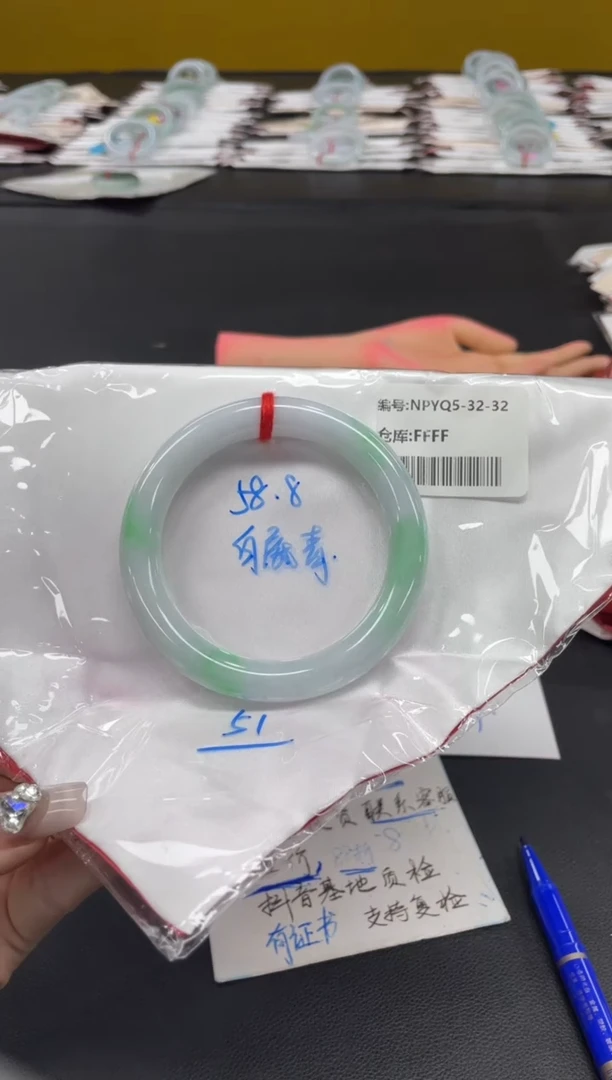 未镶嵌手镯翡翠翡翠手镯