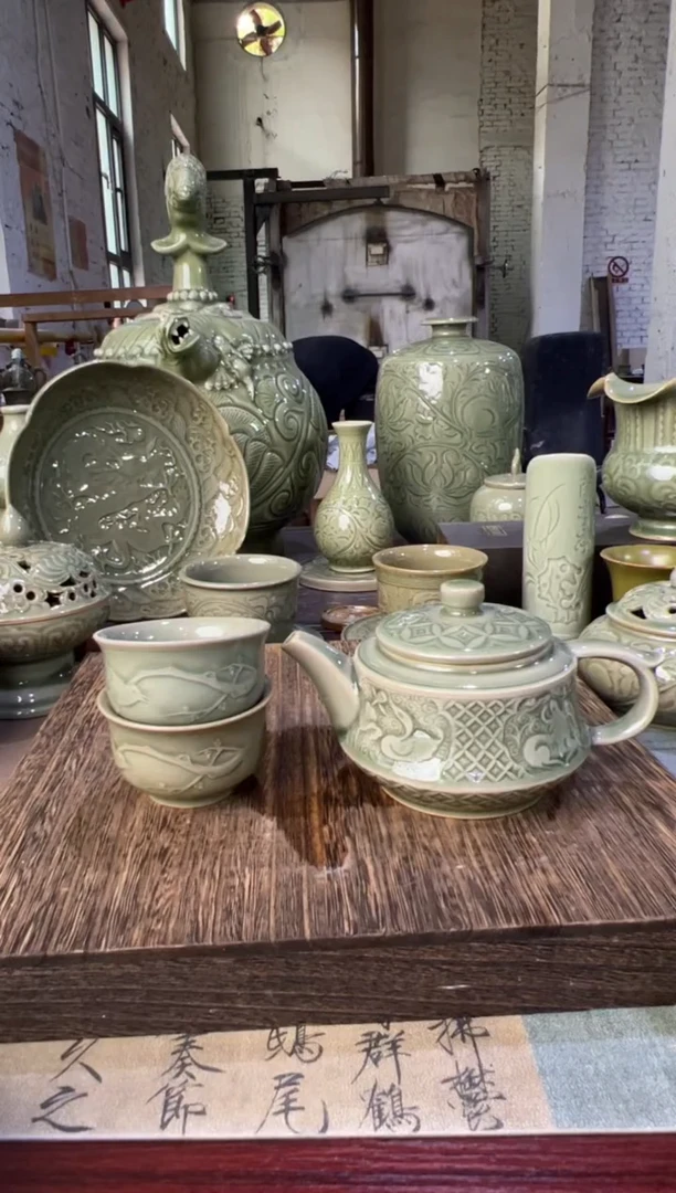 耀州窑喜上眉梢壶+喜上眉梢杯两只