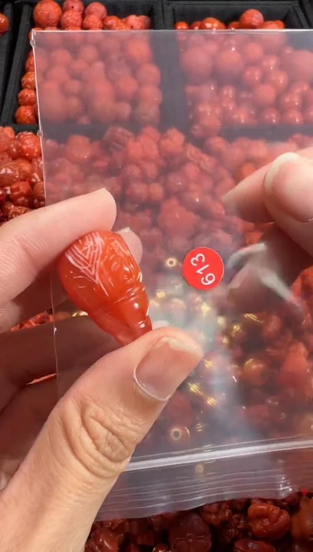 南红玛瑙未镶嵌颈饰1