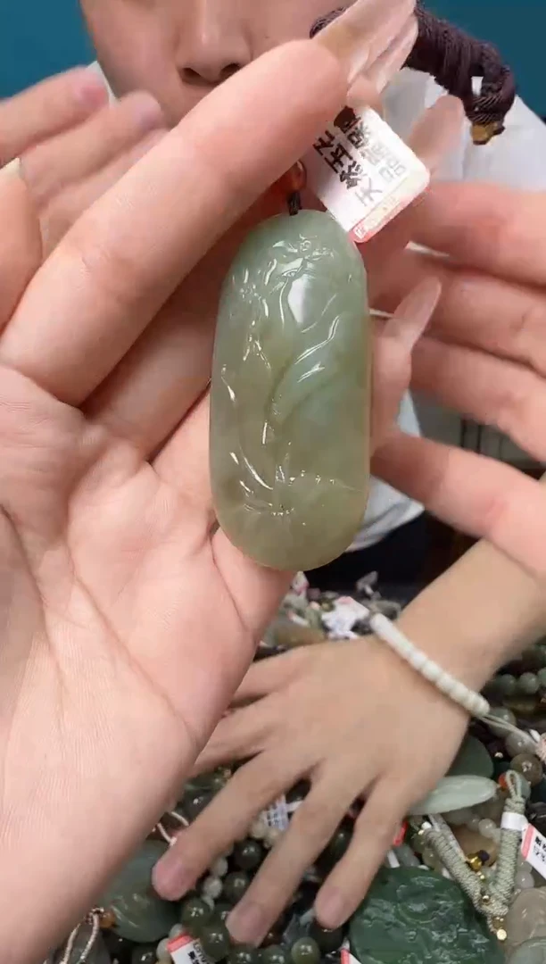 颈饰未镶嵌和田玉多样性发一
