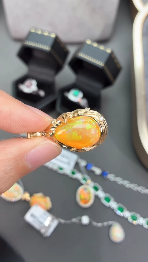 18K金镶嵌欧泊吊坠【闪购】8.16ct/七天鉴赏