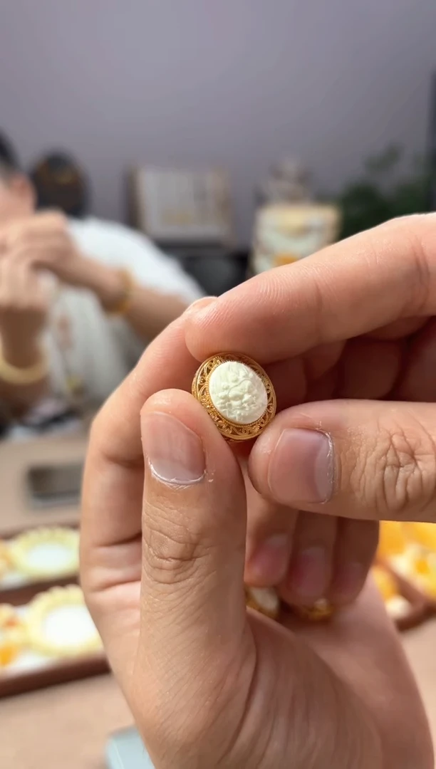 【闪购商品】蜜蜡裸石未镶嵌雕刻