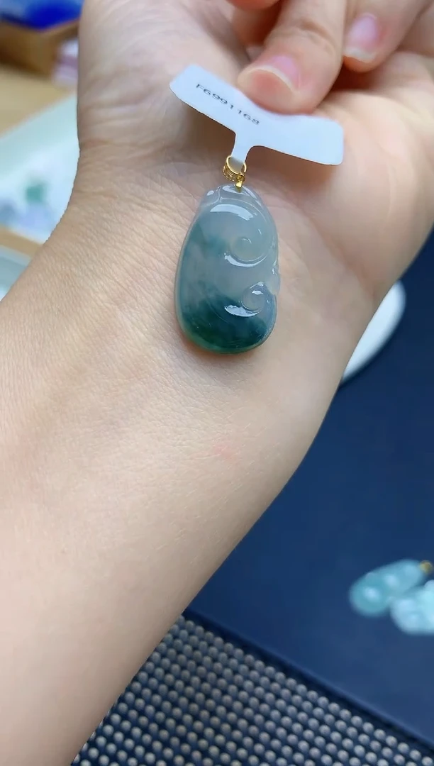 翡翠18K金镶嵌颈饰天然缅甸A货翡翠