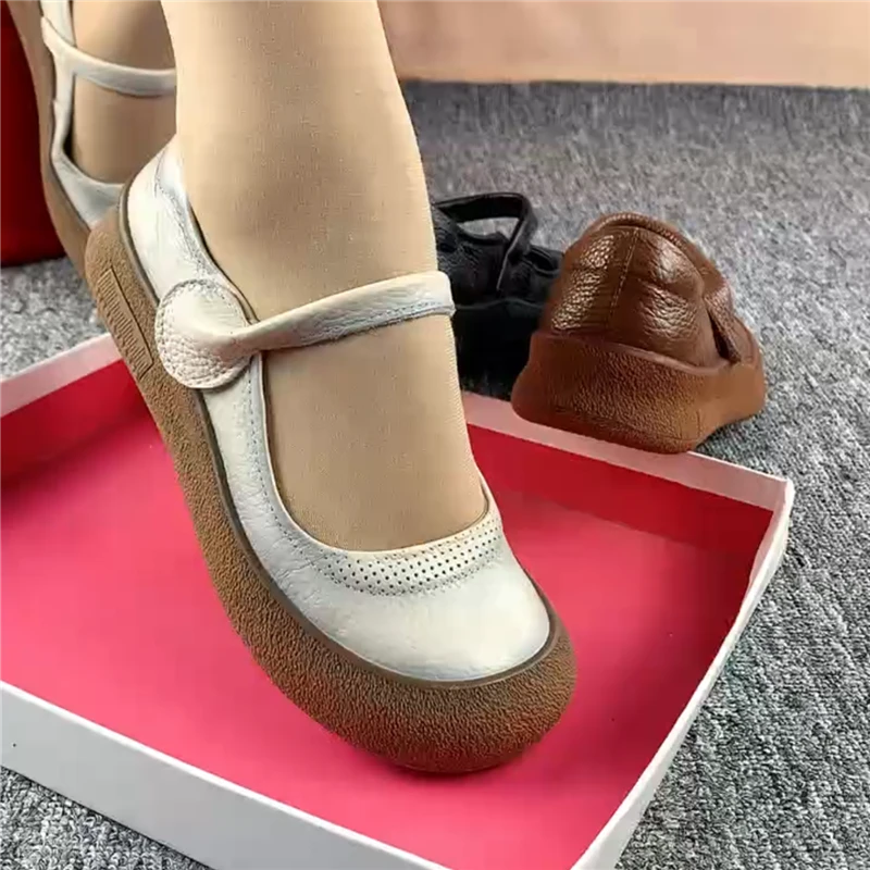 单鞋女真皮圆头平底浅口皮鞋女复古休闲魔术贴防滑轻便软底妈妈鞋