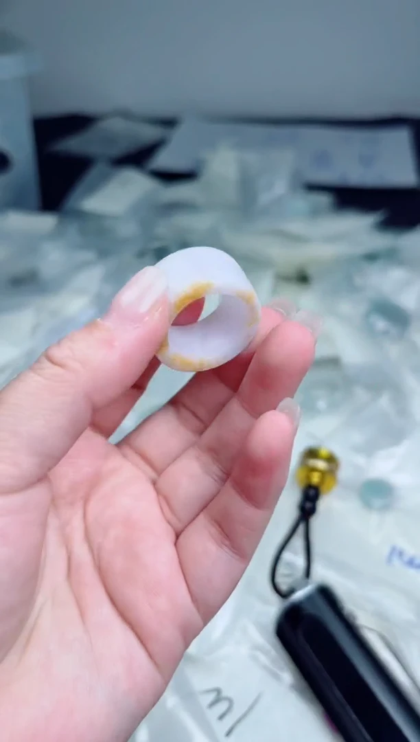 翡翠未镶嵌颈饰戒圈