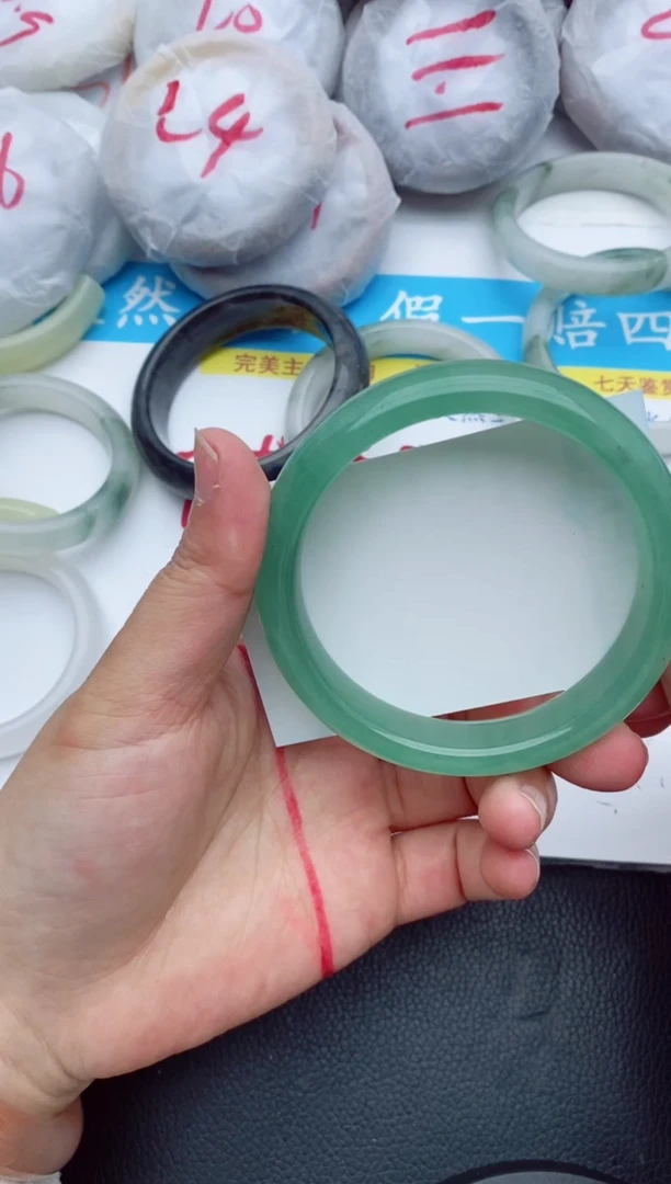 【闪购商品】石英质玉手镯未镶嵌260+61/62