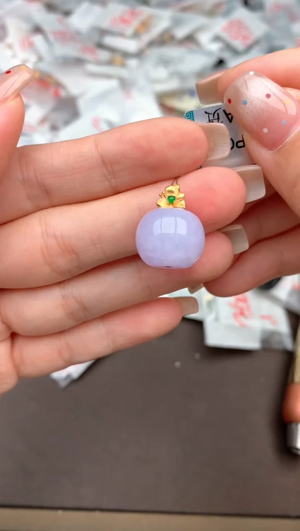 18K金镶嵌挂件翡翠一