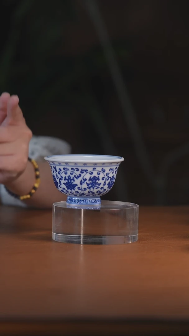 青花缠枝莲压手杯