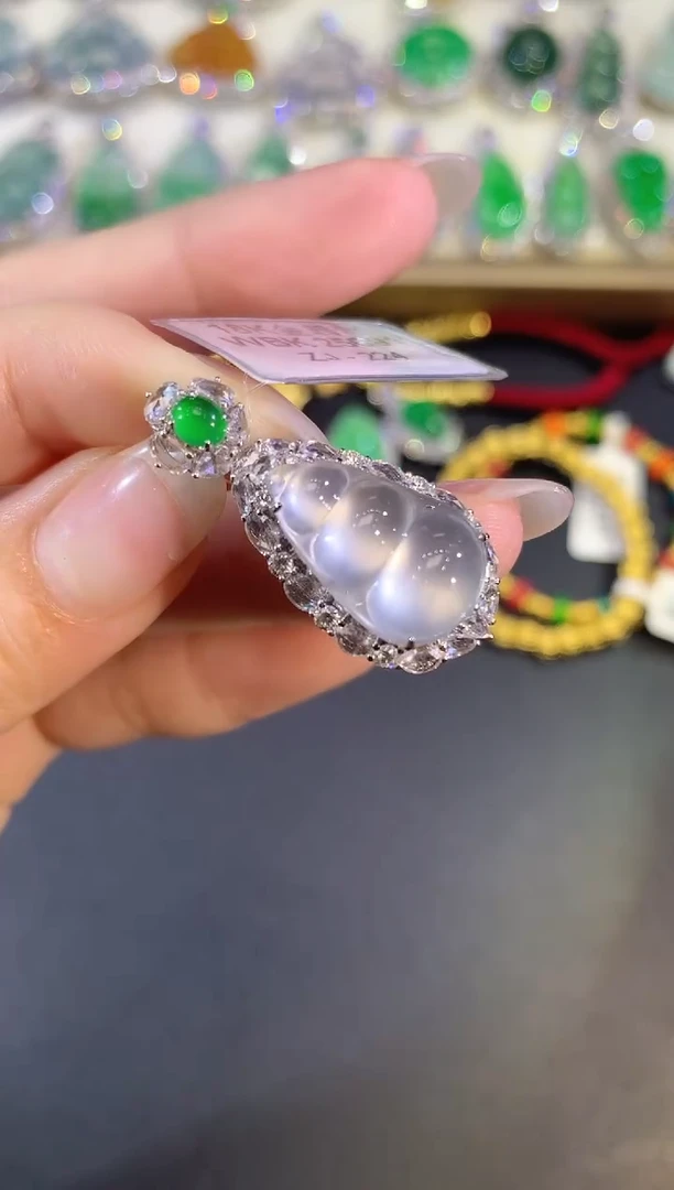 吊坠(不含链)18K金镶嵌翡翠69-豆子