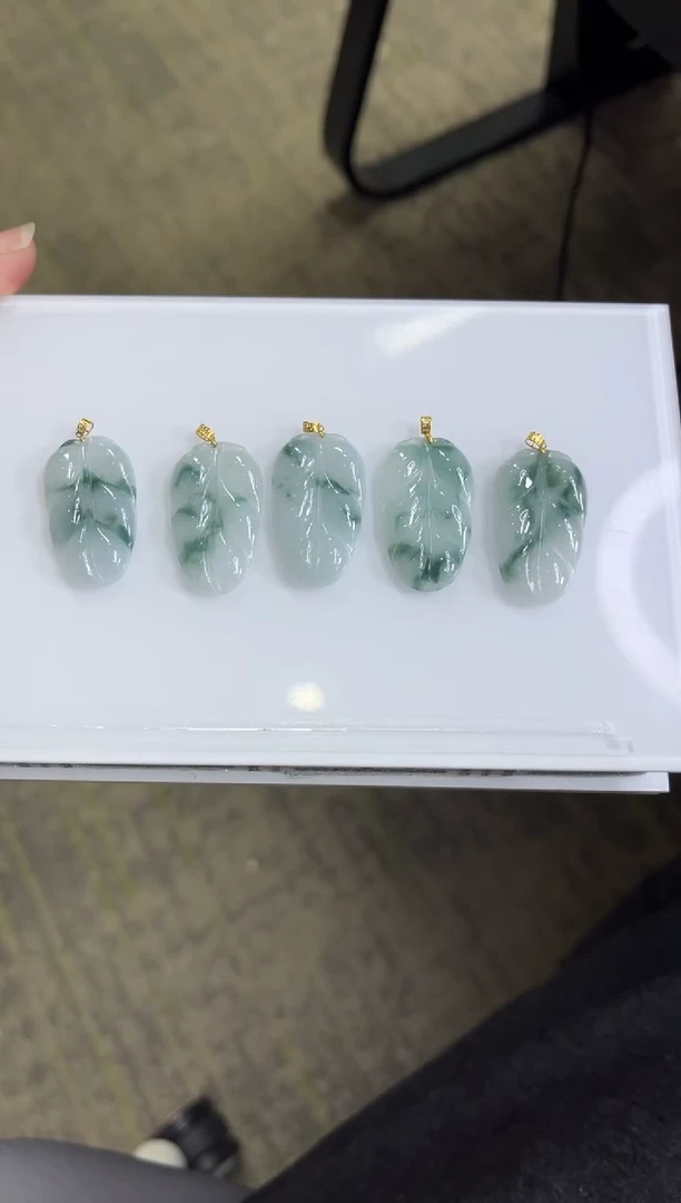 【闪购商品】翡翠颈饰18K金镶嵌V40多样性发一件/配绳子