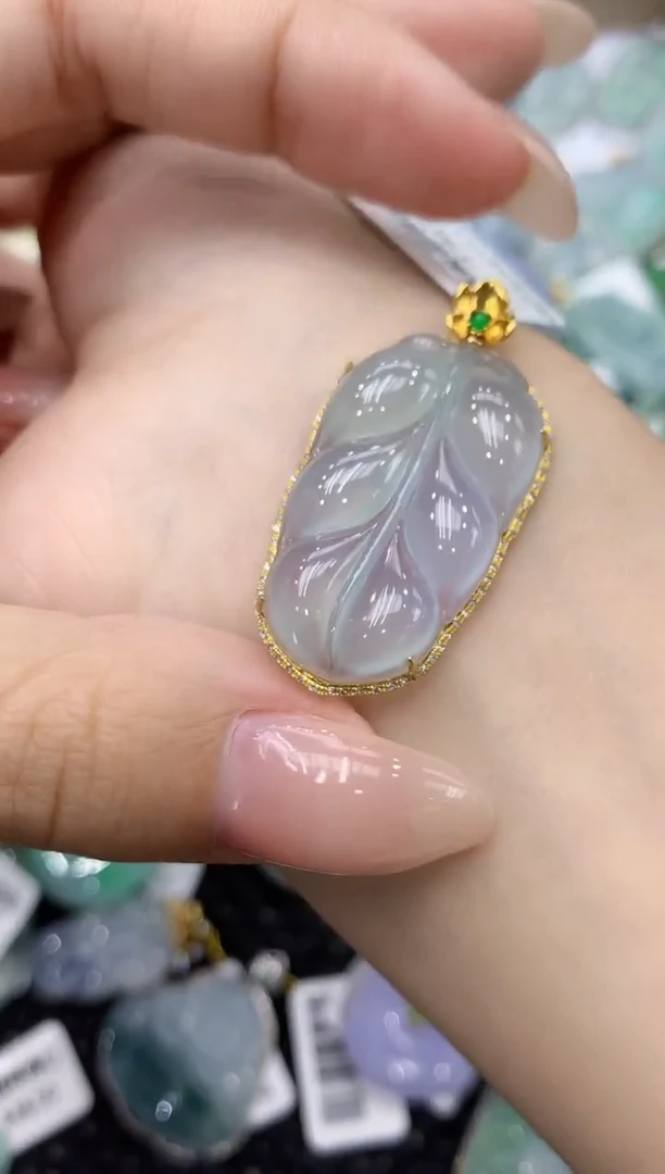 颈饰18K金镶嵌翡翠111111111111