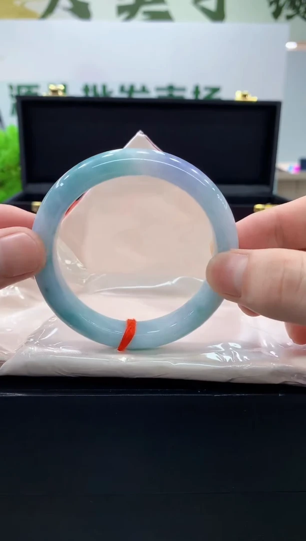 翡翠手镯未镶嵌手镯