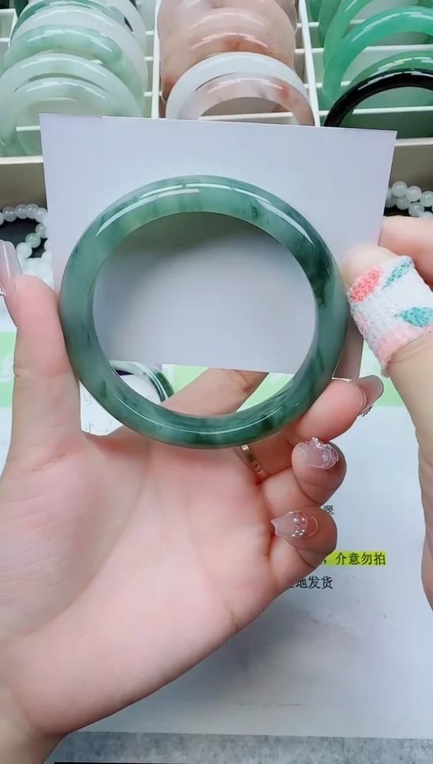 【闪购商品】石英质玉手镯未镶嵌37/62.5圈
