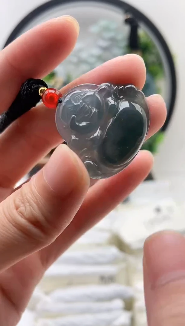 翡翠未镶嵌颈饰佛公