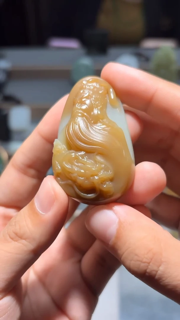 颈饰18K金镶嵌和田玉且末金山糖白武财吊坠