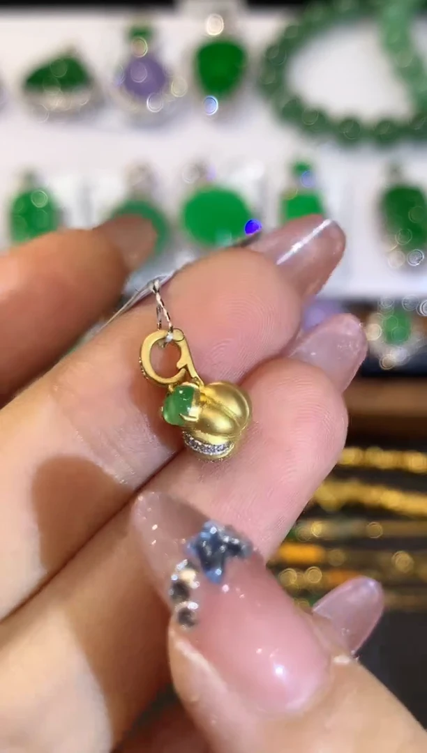 吊坠(不含链)18K金镶嵌翡翠我***音L1845多样性发其一