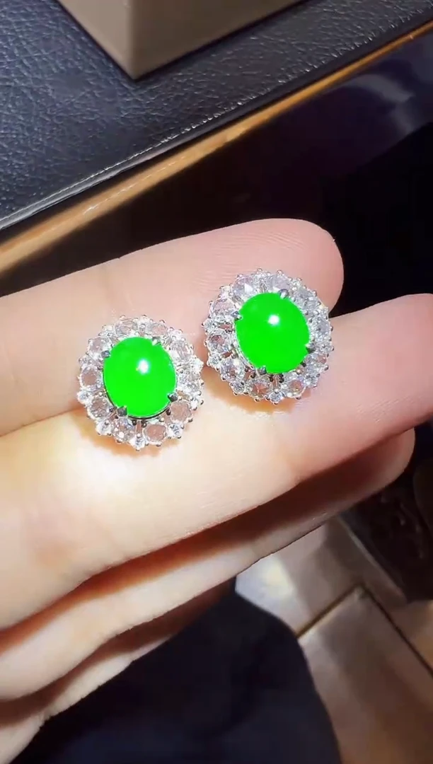 翡翠18K金镶嵌耳饰蛋面