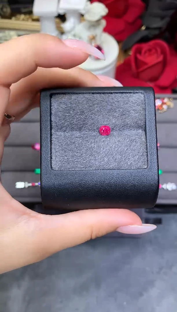 未镶嵌裸石定制尖晶石嘻**哈枕型 绝地武士 0.89ct