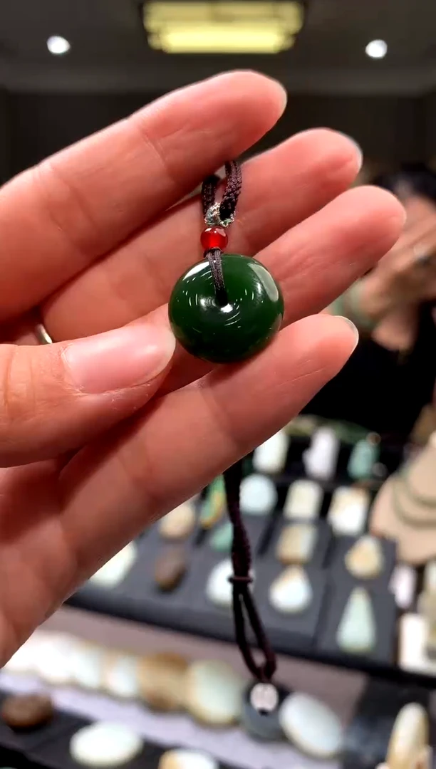 和田玉未镶嵌颈饰挂件