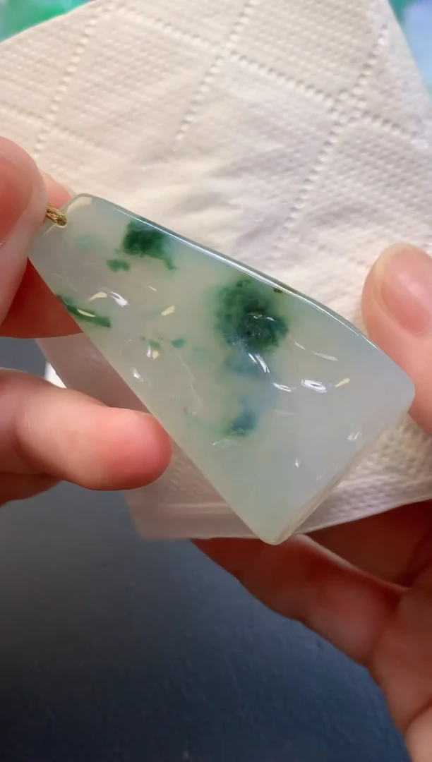 颈饰未镶嵌翡翠