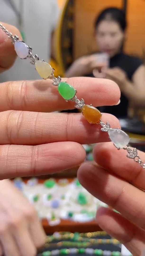 颈饰未镶嵌翡翠手链
