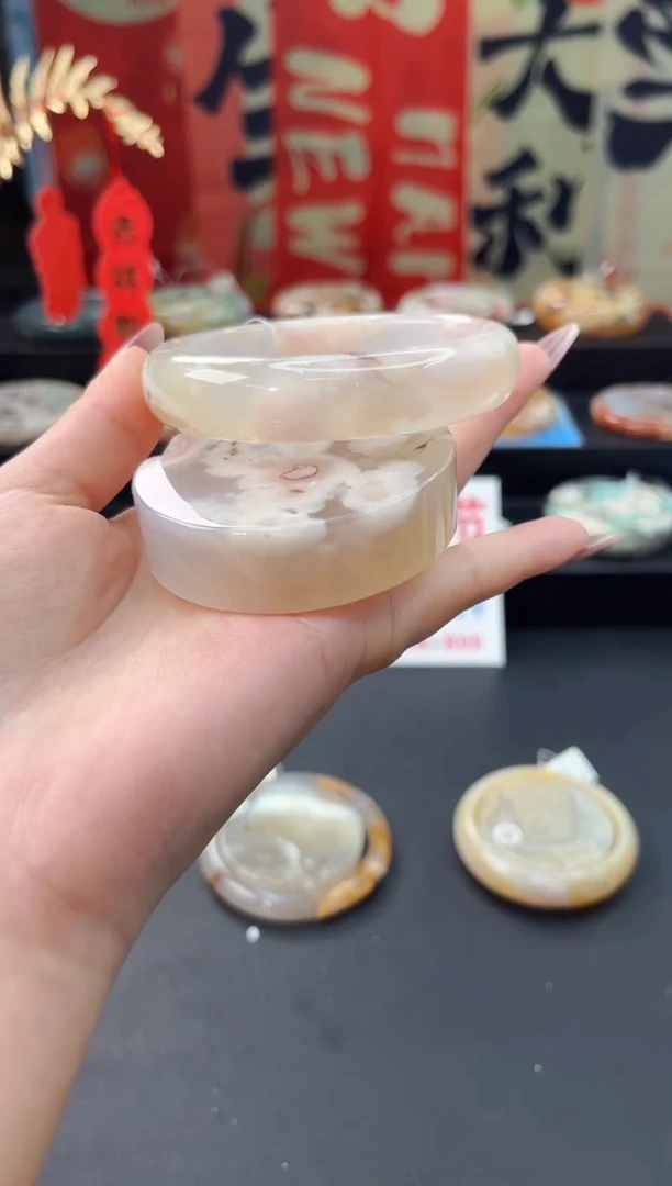 【闪购商品】石英质玉手镯未镶嵌赠送镯心（61圈口）无证书