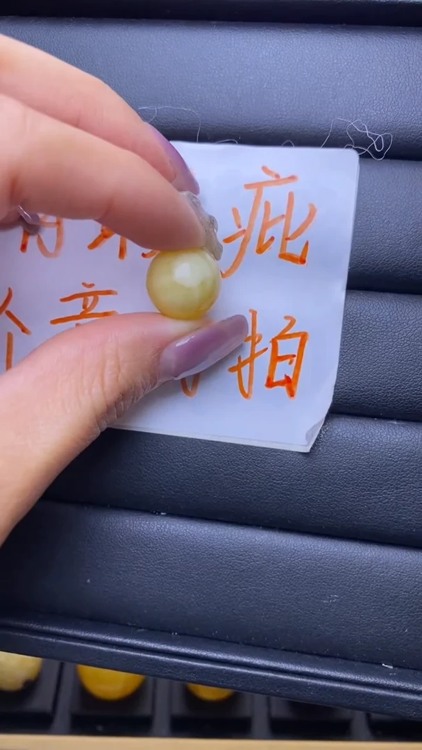 【闪购商品】琥珀裸石未镶嵌葵. 72