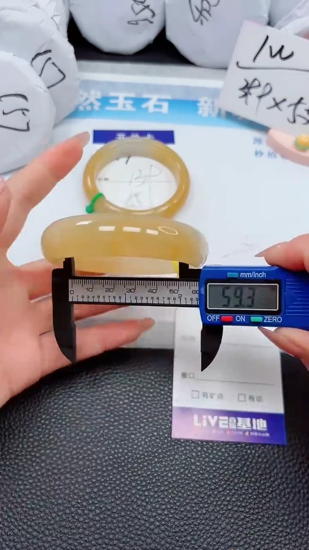 【闪购商品】石英质玉手镯未镶嵌80
