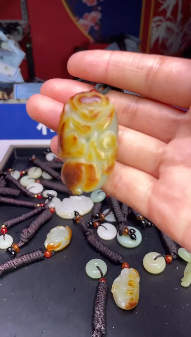 颈饰未镶嵌和田玉1