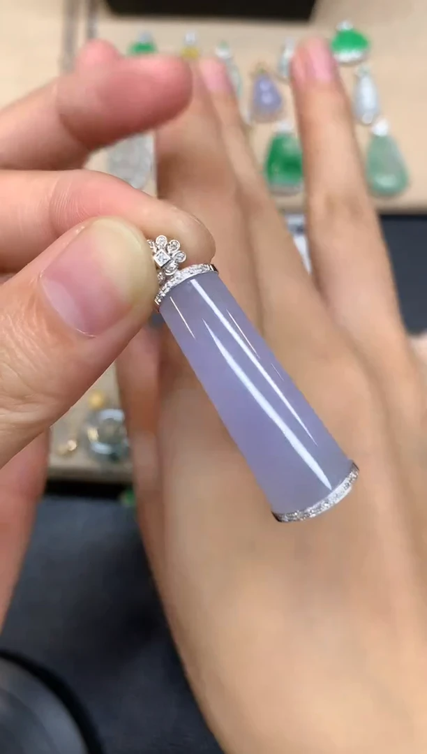 颈饰18K金镶嵌翡翠无事柱【无服务费