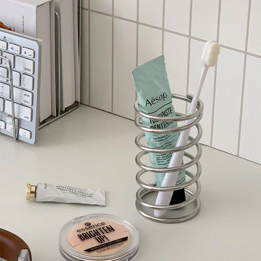 我居然买了一个弹簧~ins风浴室不锈钢螺旋牙刷架桌面镂空笔筒收纳
