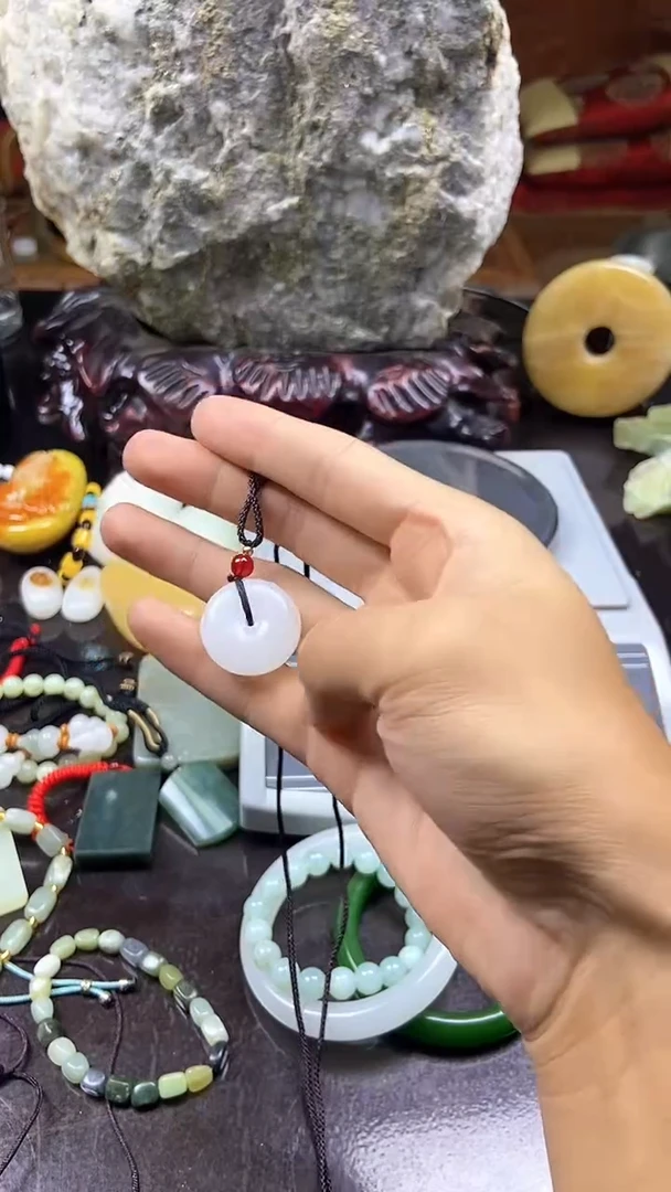 和田玉未镶嵌颈饰主播推荐！！主播推荐！！