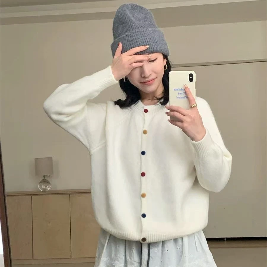 韩系简约气质彩色纽扣百搭圆领开衫秋冬新款2025宽松减龄针织上衣