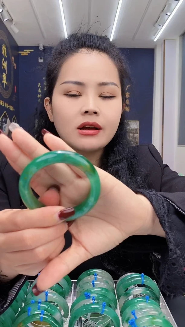 【闪购商品】石英质玉手镯未镶嵌10