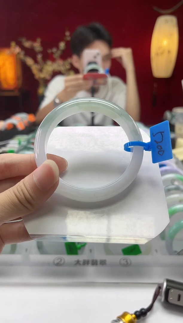 翡翠手镯未镶嵌翡翠1