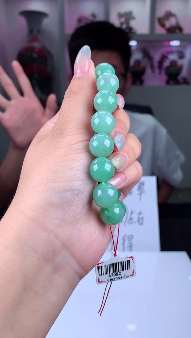 颈饰未镶嵌翡翠天然翡翠（拍一发一)