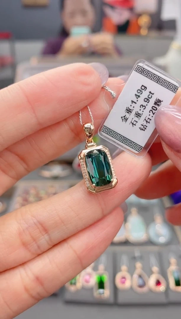 颈饰18K金镶嵌碧玺3.9